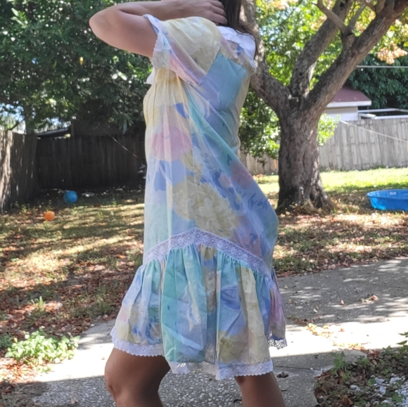 Vintage Floral And Lace Button Front Dress - Picture 6 of 16